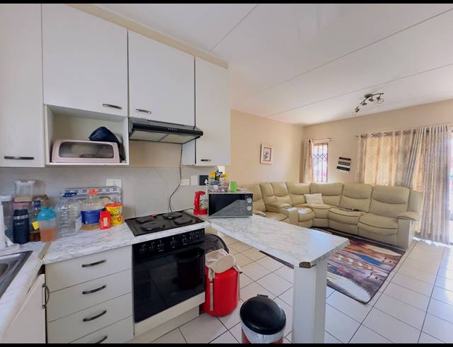 2 BEDROOM TOWNHOUSE FOR SALE IN MONDEOR